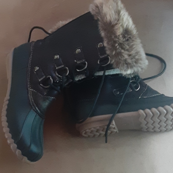 Boots - Picture 4 of 5